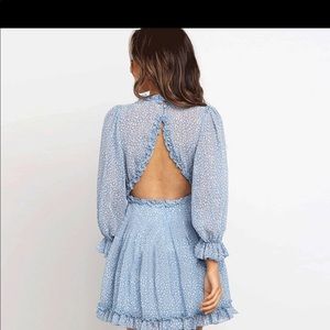 VVu V-Neck Lantern Sleeve Ruffled Backless Dress